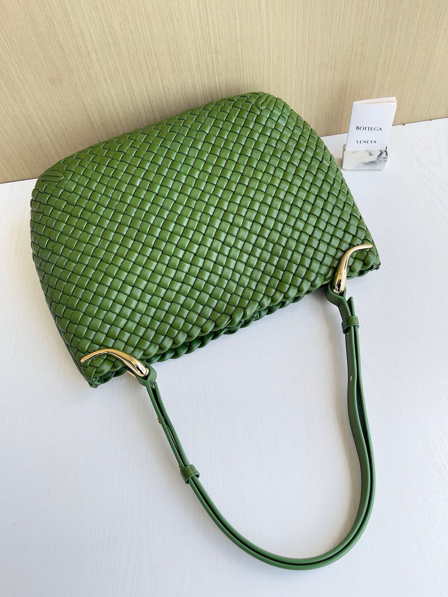 BV Clicker Shoulder Bag