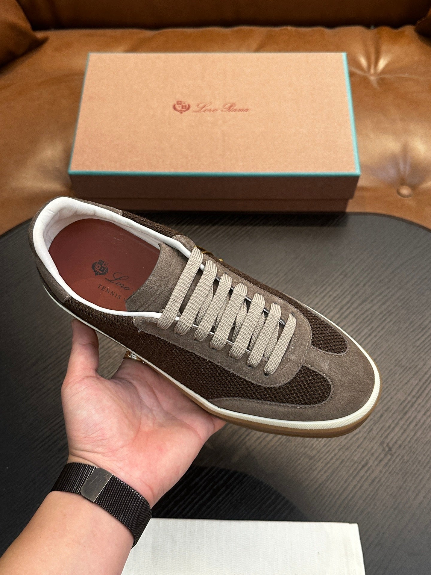 LP Sneakers