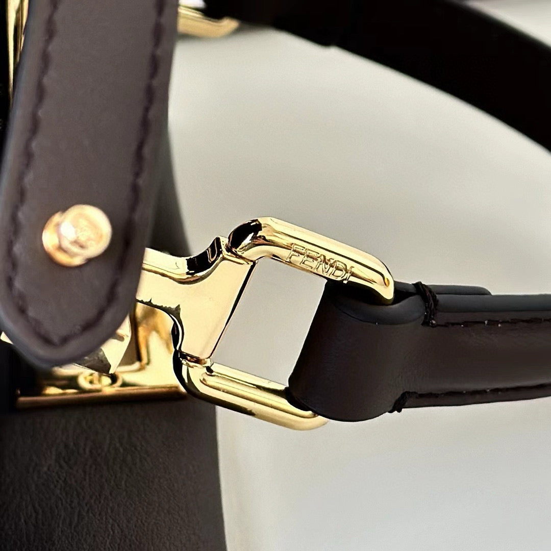 Fendi Peekaboo Bag (23x12x19 cm)