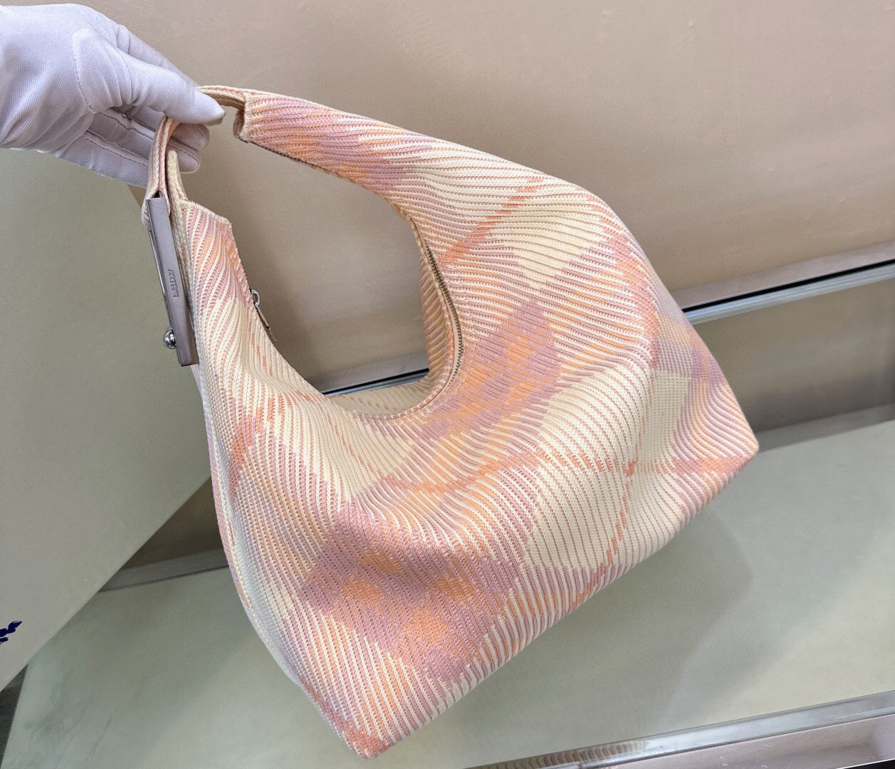 Burberry Peg Handle (Medium)