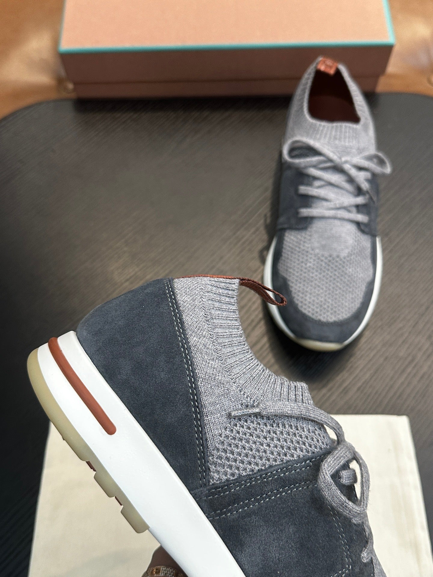 LP Sneakers