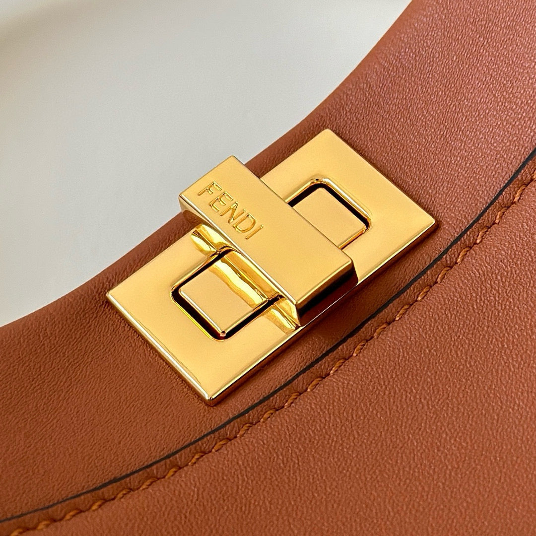 Fendi Peekaboo Bag (23x12x19 cm)