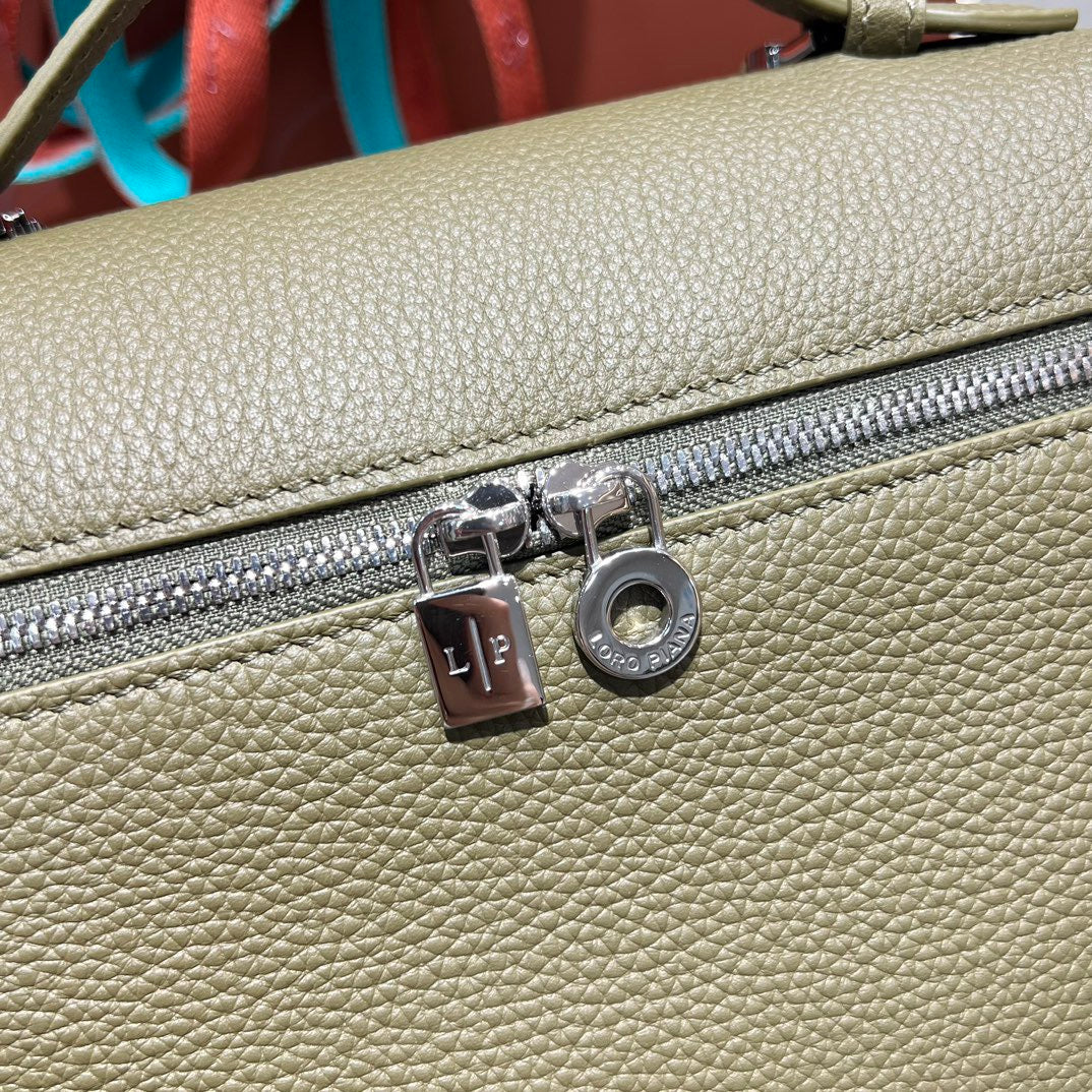 LP Extra Pocket L23.5 Backpack
