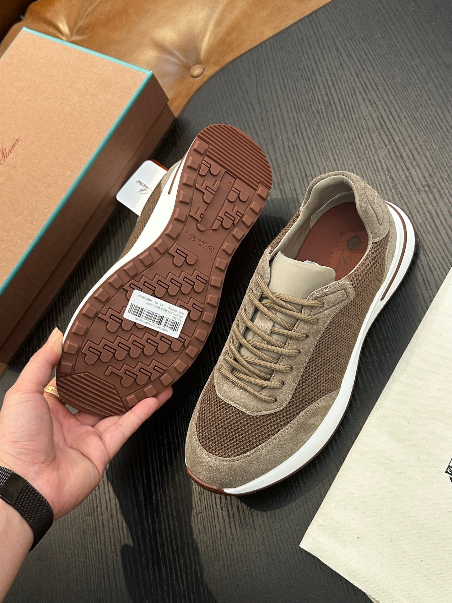LP Sneakers