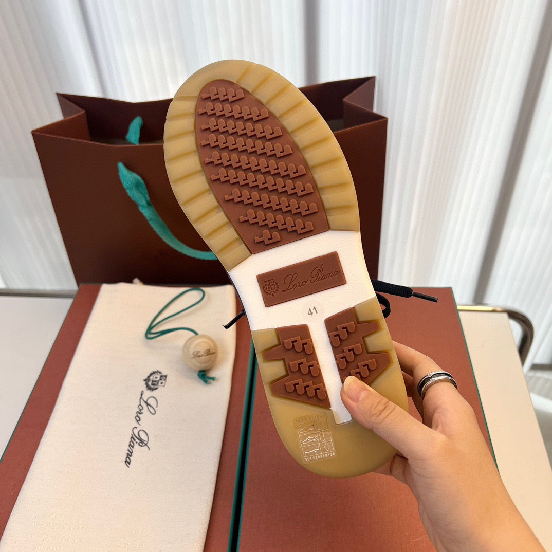 LP Sneakers