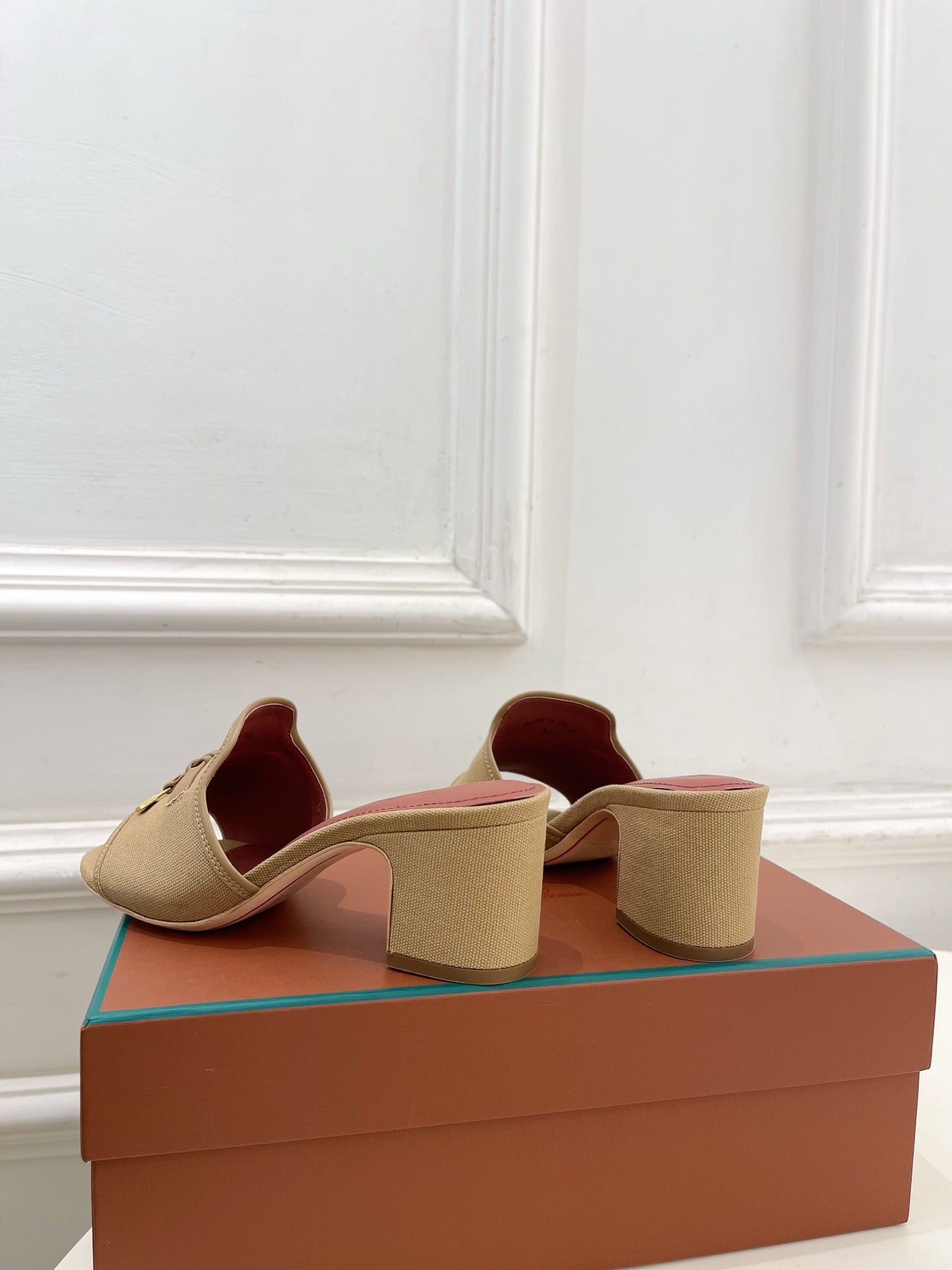 LP Sandals