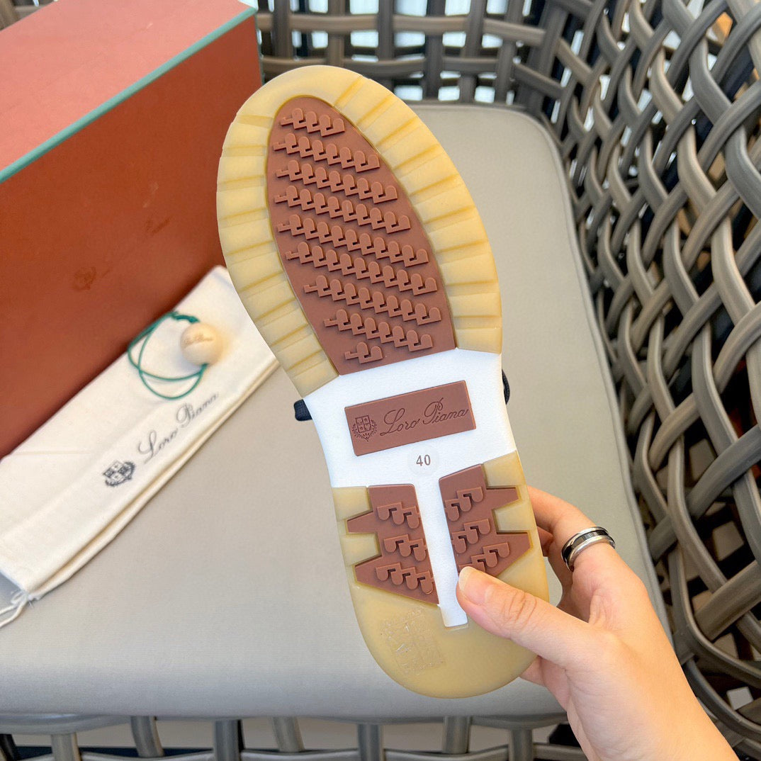 LP Sneakers