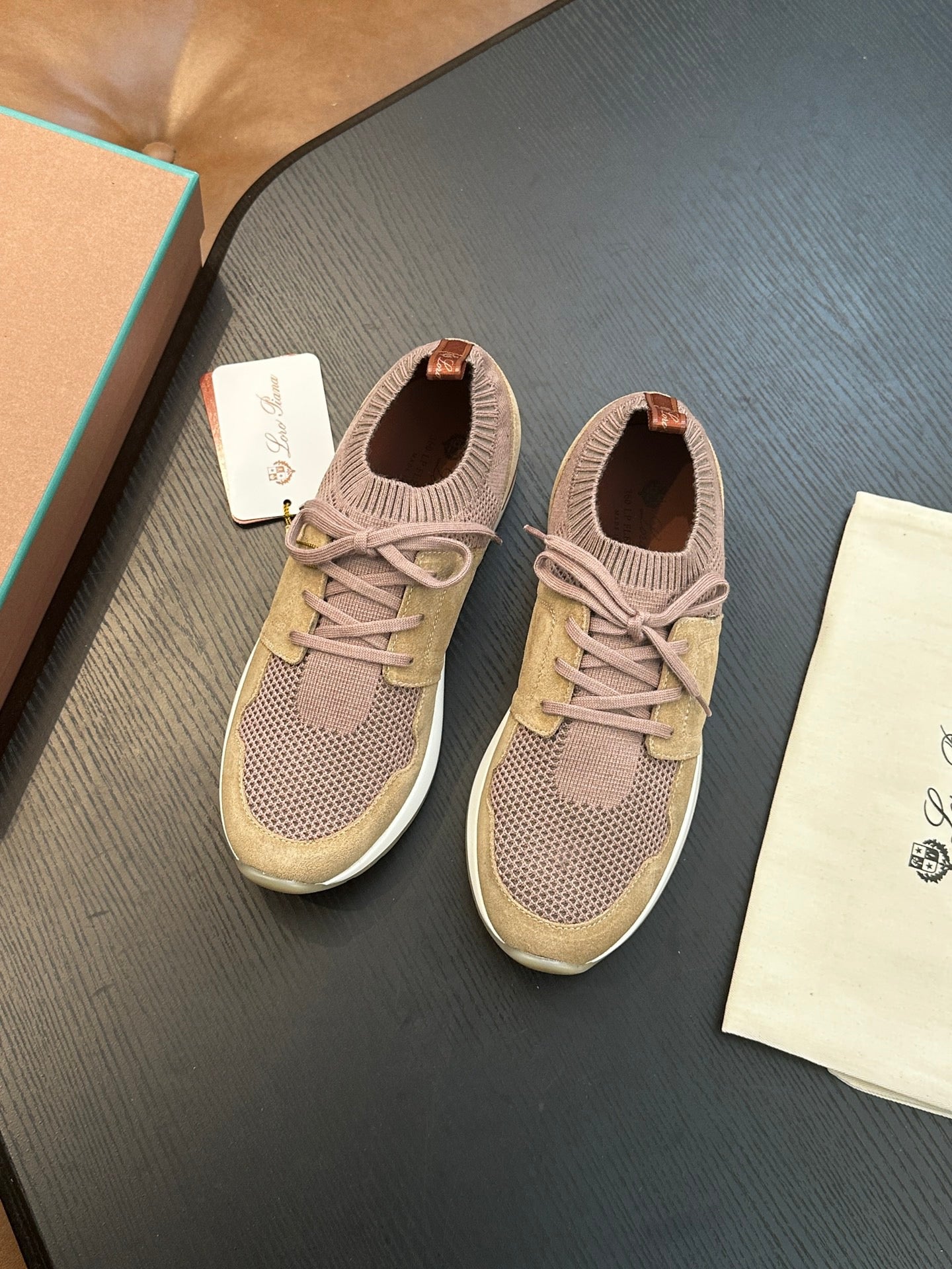 LP Sneakers