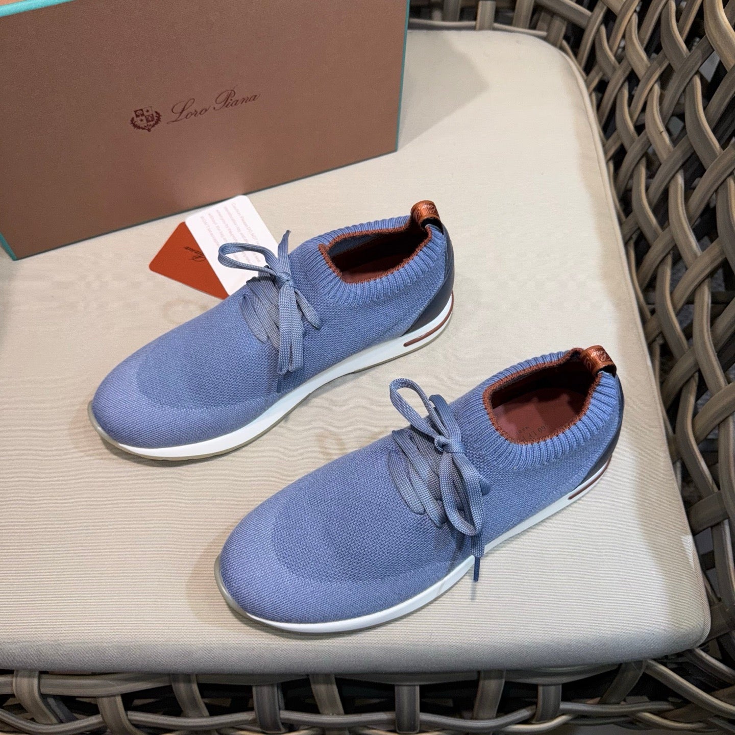 LP Sneakers