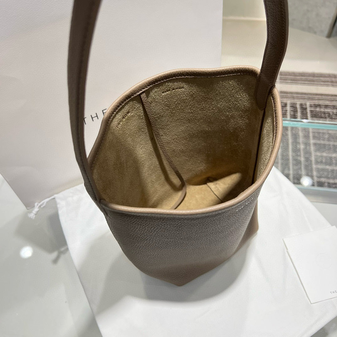 The Row Bucket Bag(24CM*22CM*11CM)