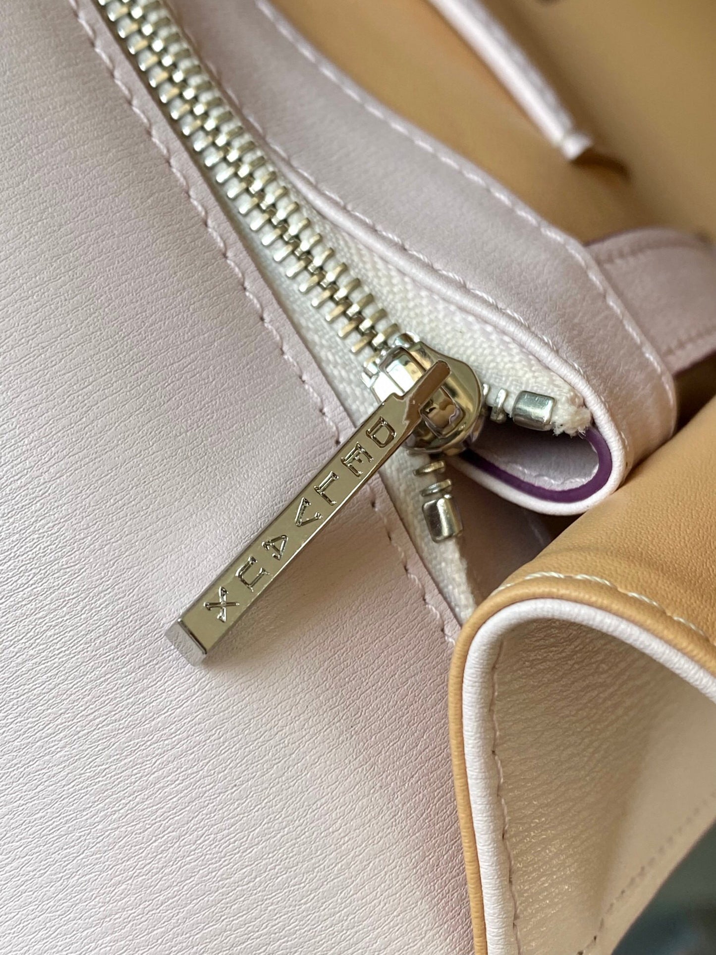 Delvaux Sling Bag (28*15*22cm)