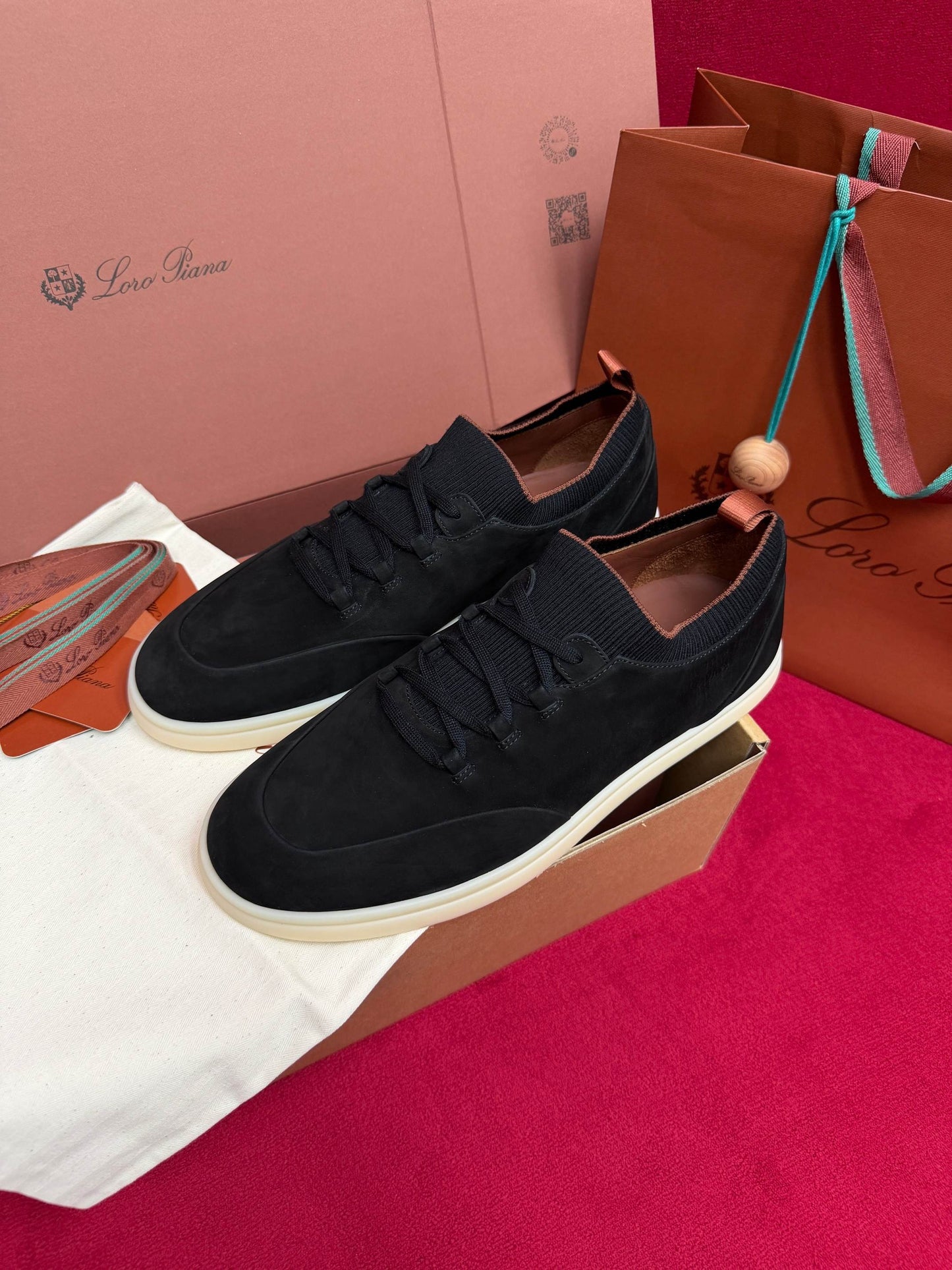 LP Sneakers