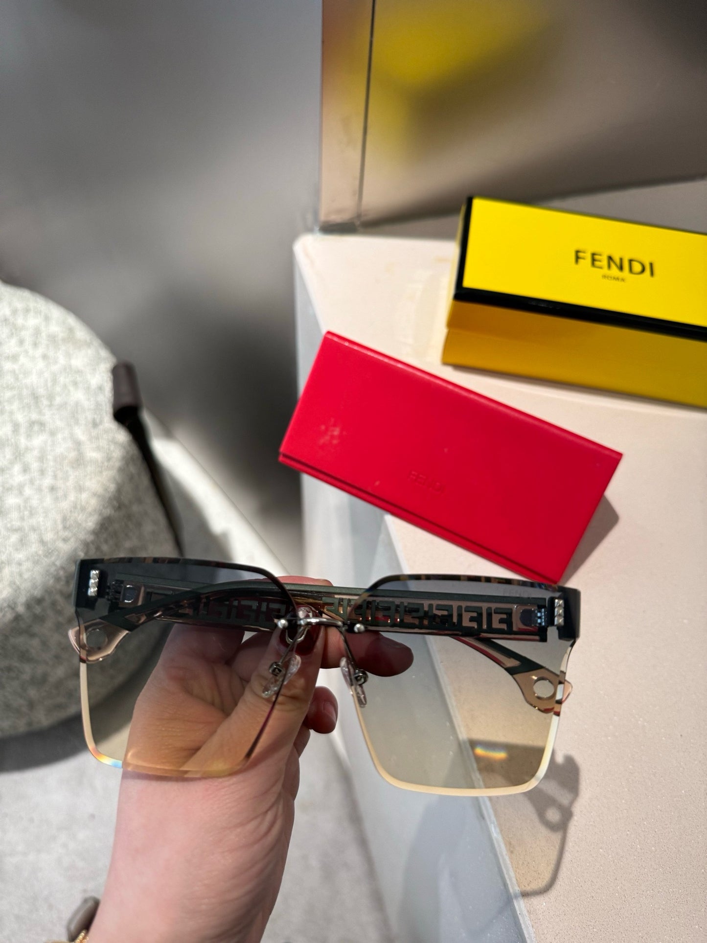 gafas de sol fendi