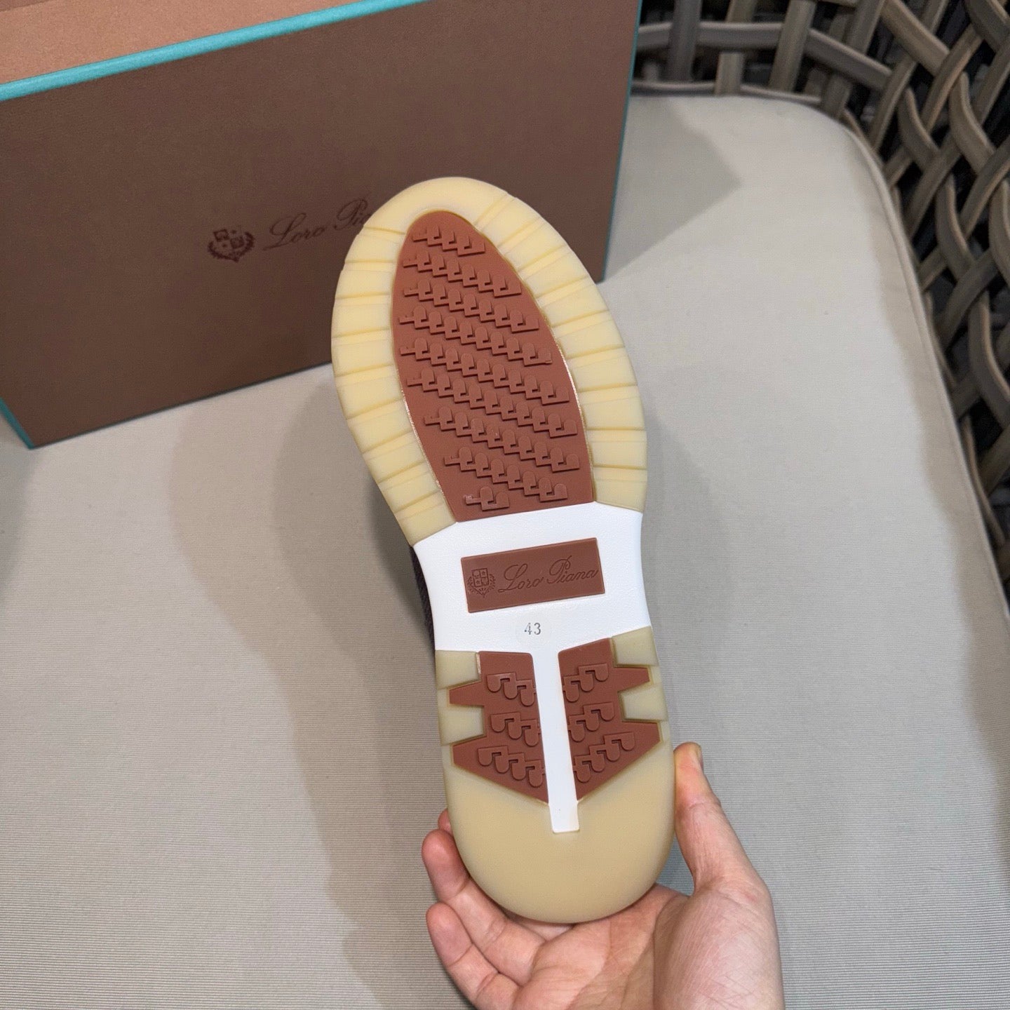LP Sneakers