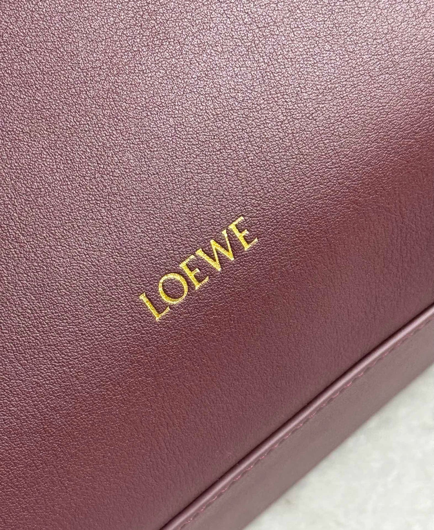 Loewe Madrid Handle Bag(28.5x11x23cm)