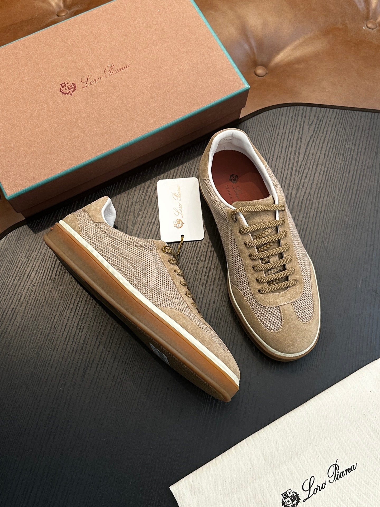 LP Sneakers