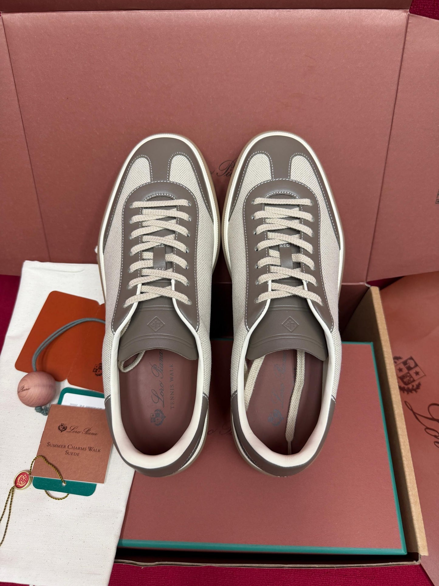 LP Sneakers