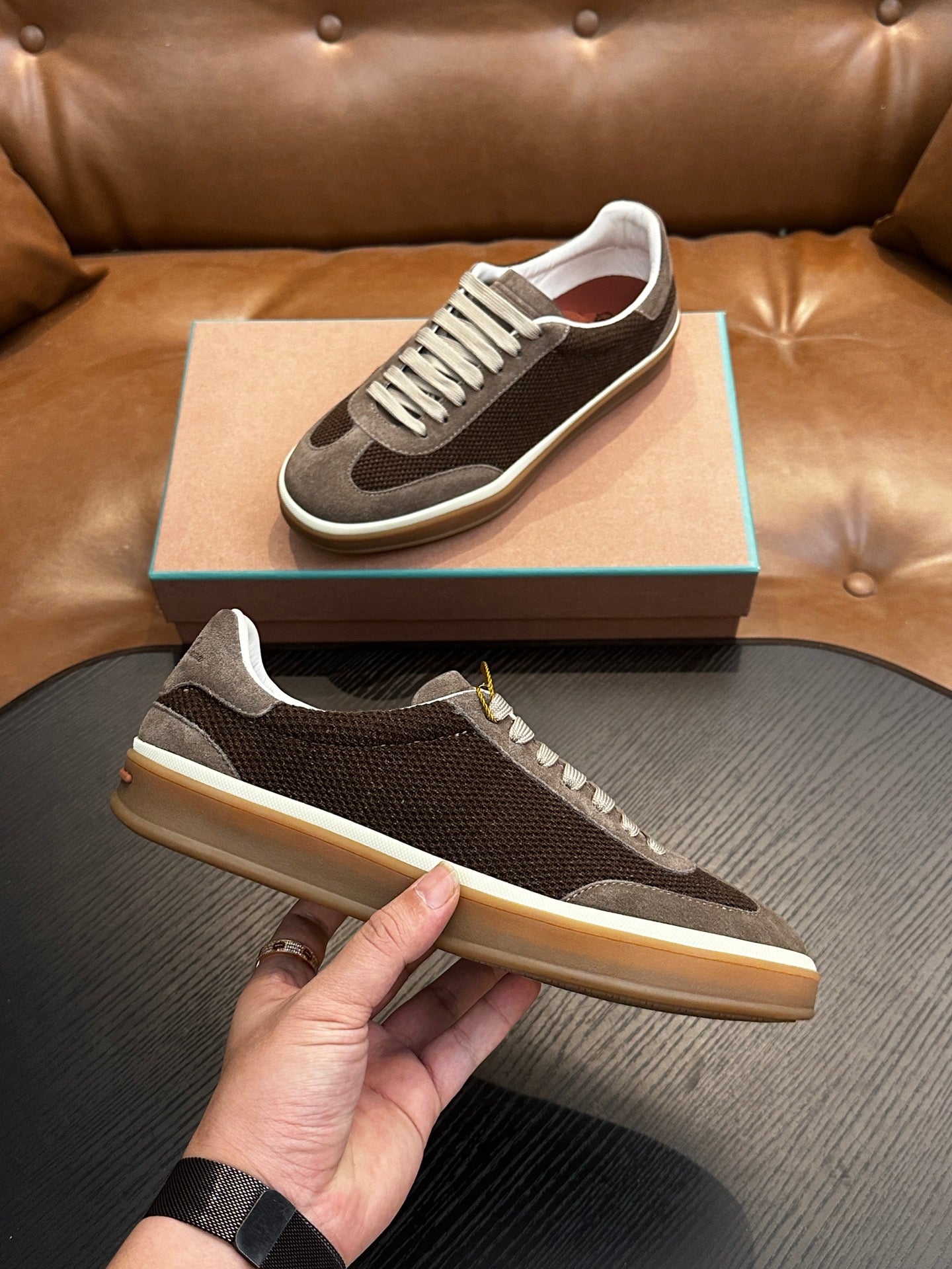 LP Sneakers