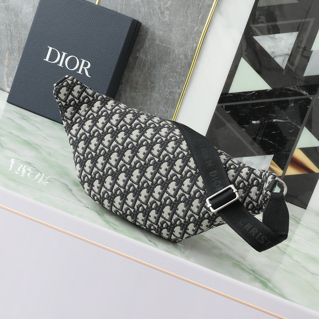 Dior 8 Oblique Belt Bag