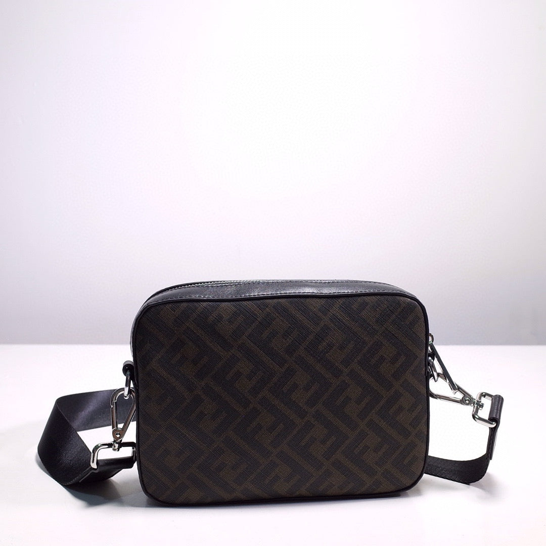 FENDI MESSENGER 22*15*4.5