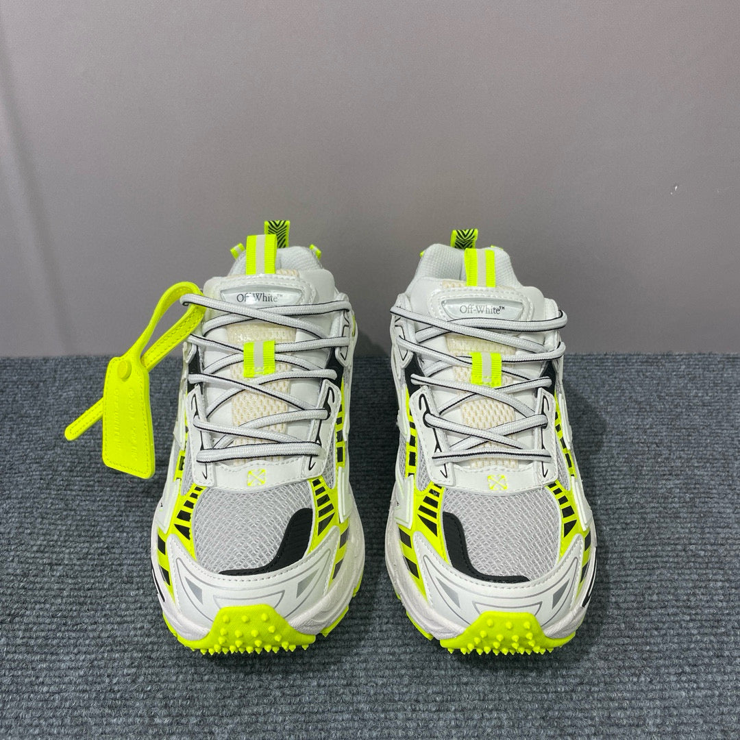 Off-White Sneaker