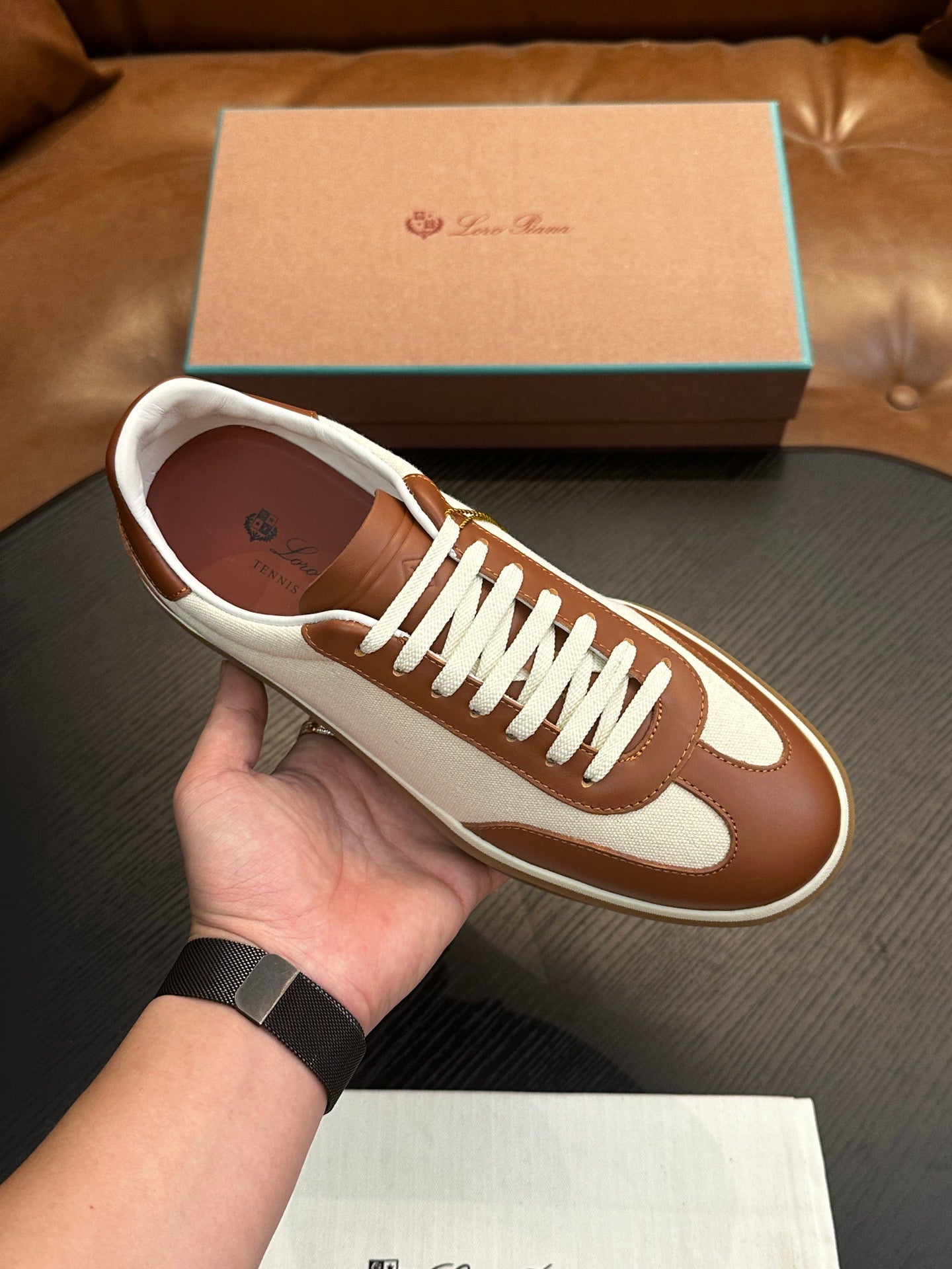 LP Sneakers