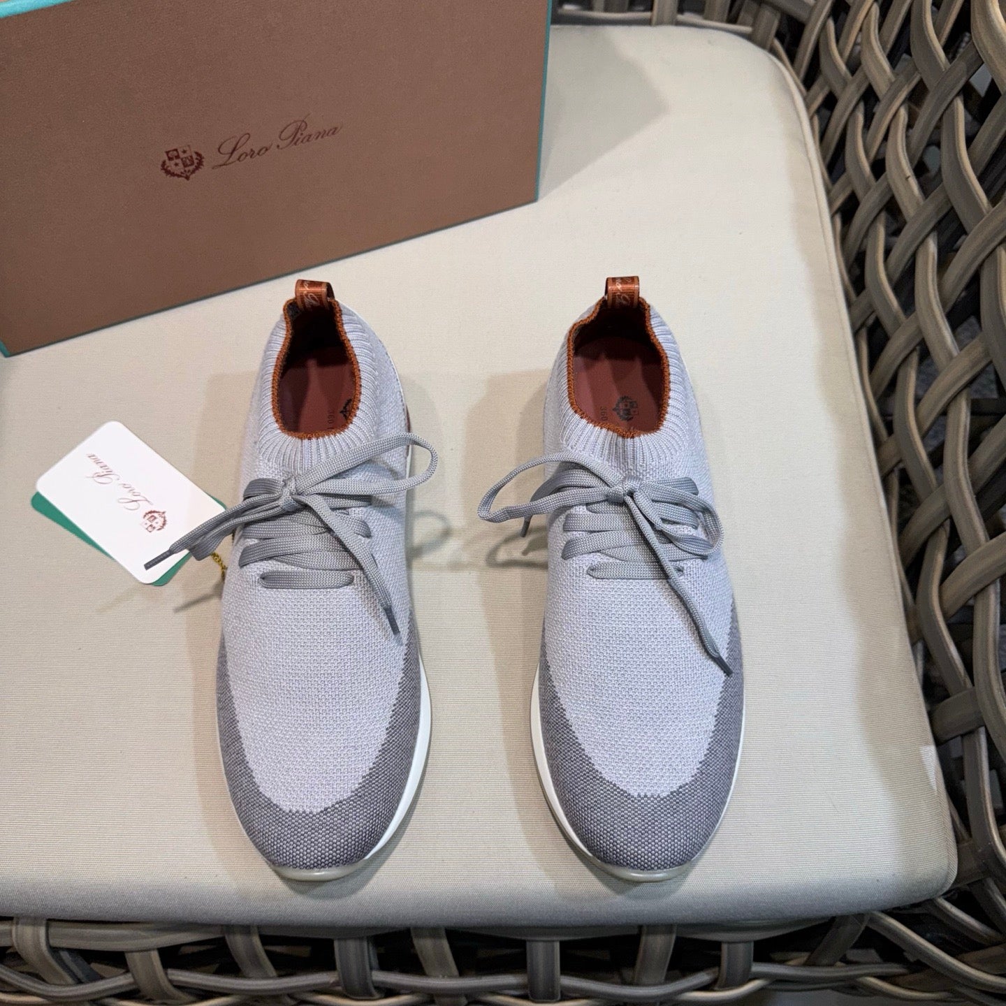 LP Sneakers