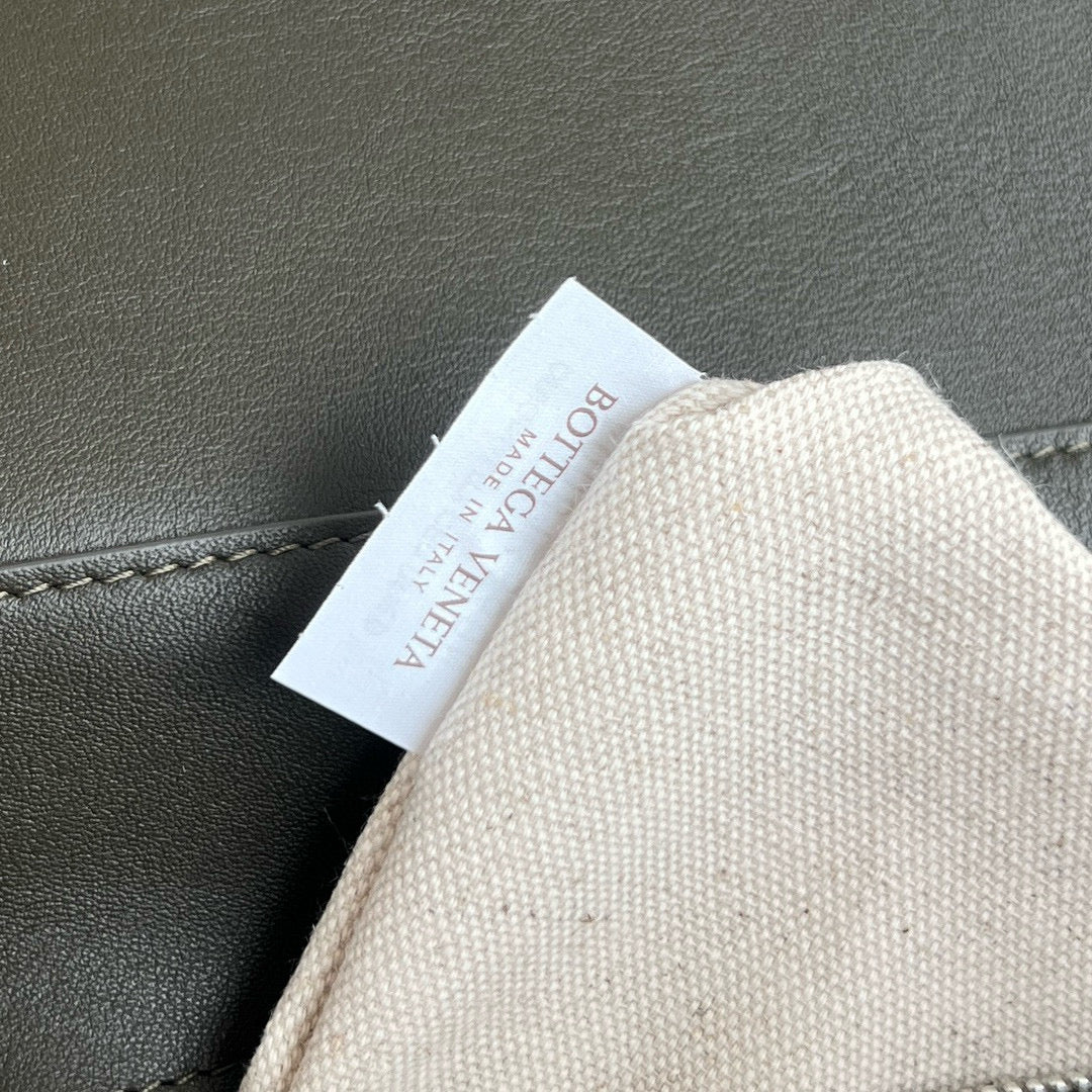 BV Cross Body Bag 29x20x13CM