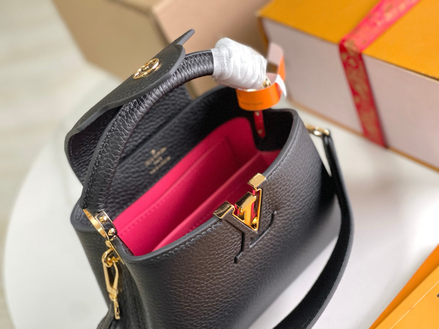 LV Capucines M48863