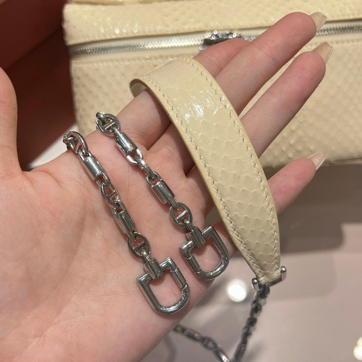 LP Extra Pocket L19 Handbag