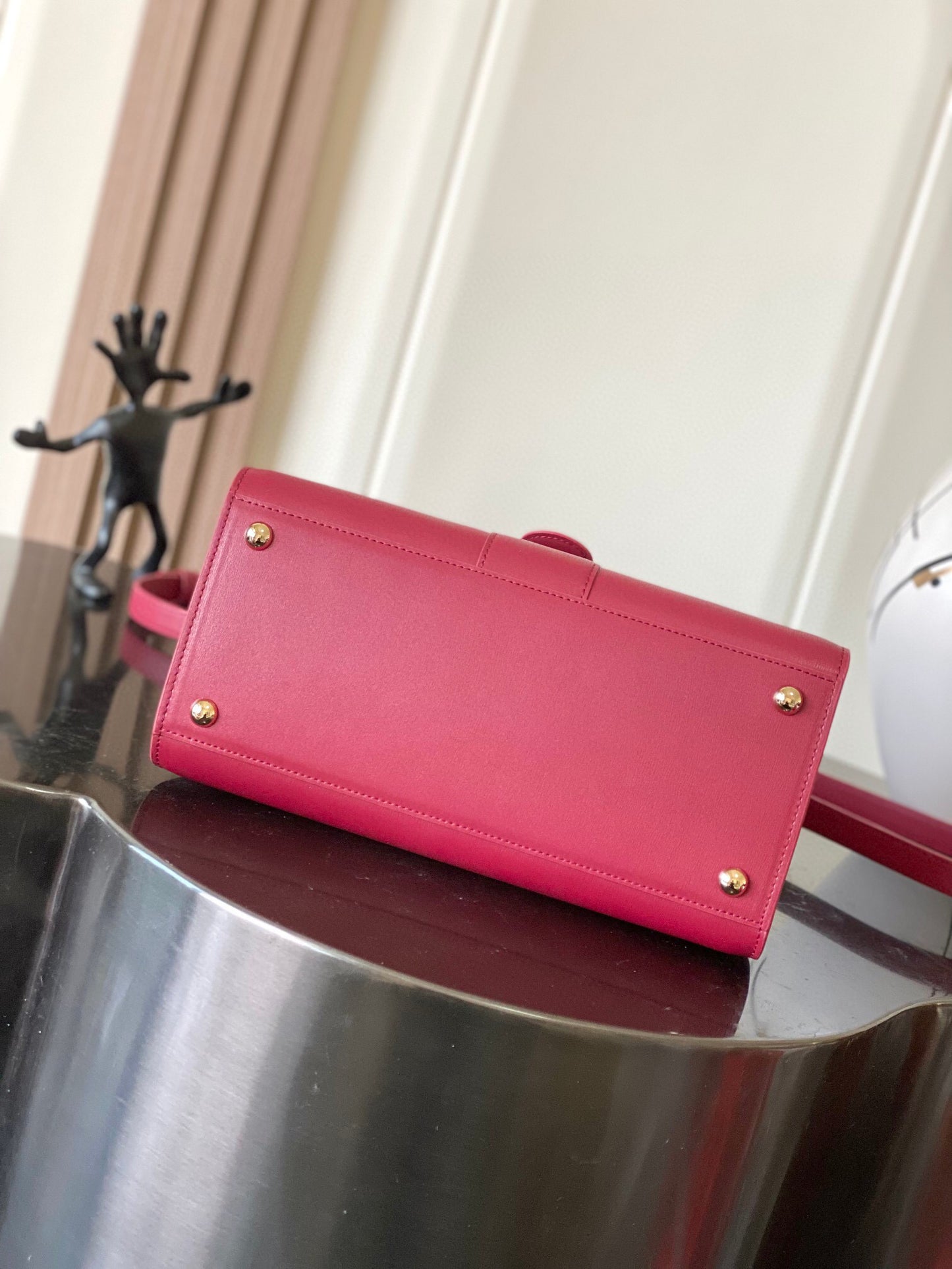 Delvaux Sling Bag (28*15*22cm)