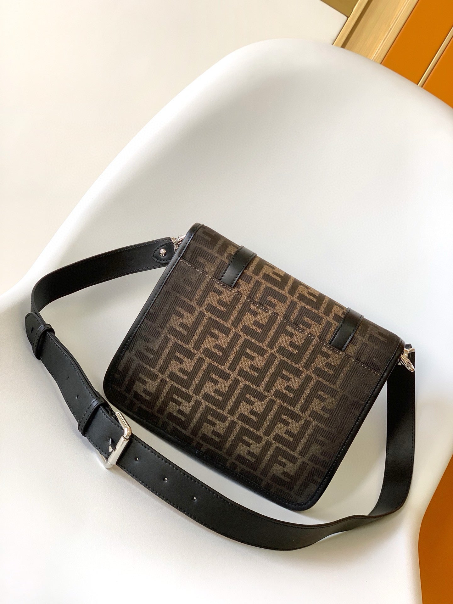 FENDI MESSENGER BAG 20.5*7*24