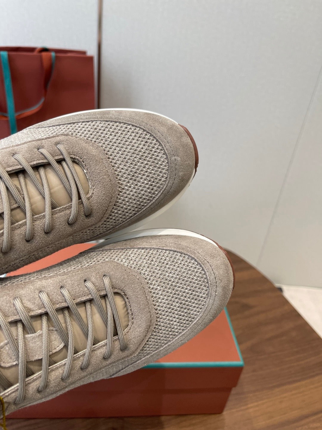 LP Sneakers