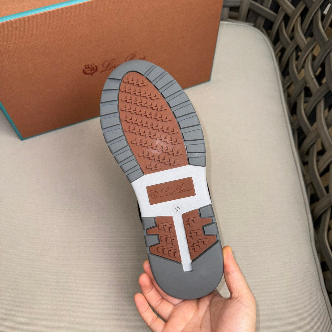 LP Sneakers