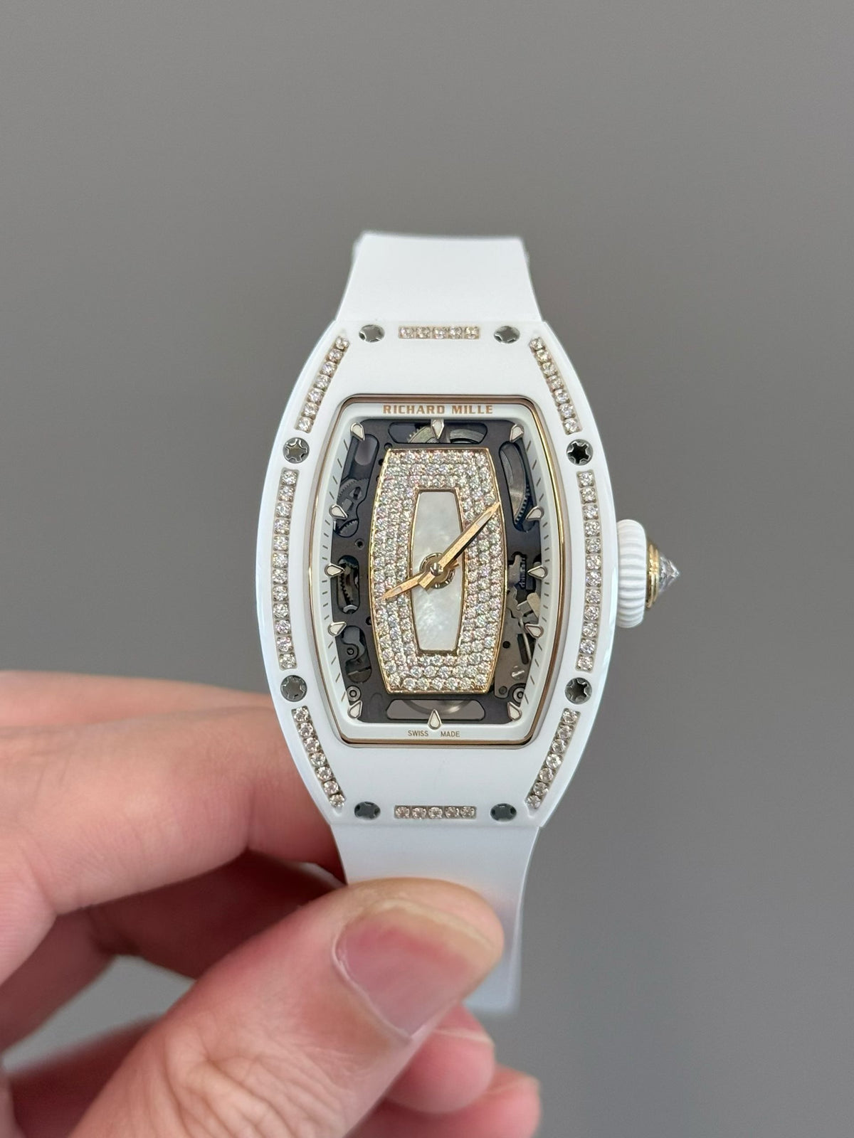 RM07-01 White Ceramic Mop Row Diamonds