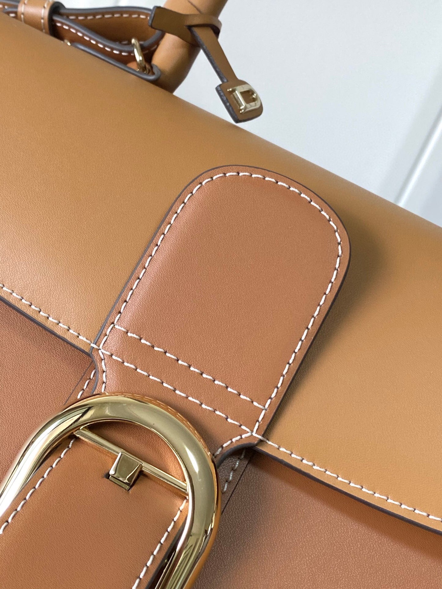 Delvaux Sling Bag (28＊15＊22cm)