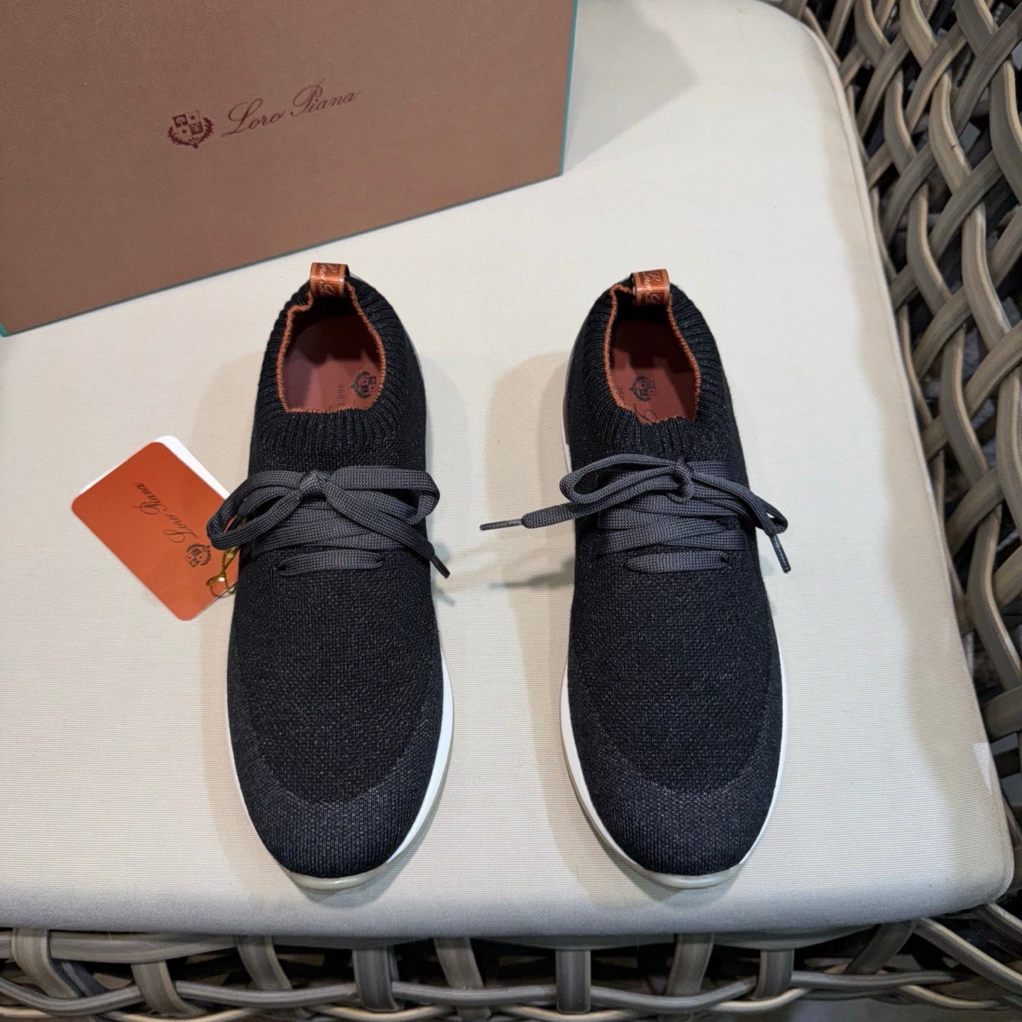 LP Sneakers