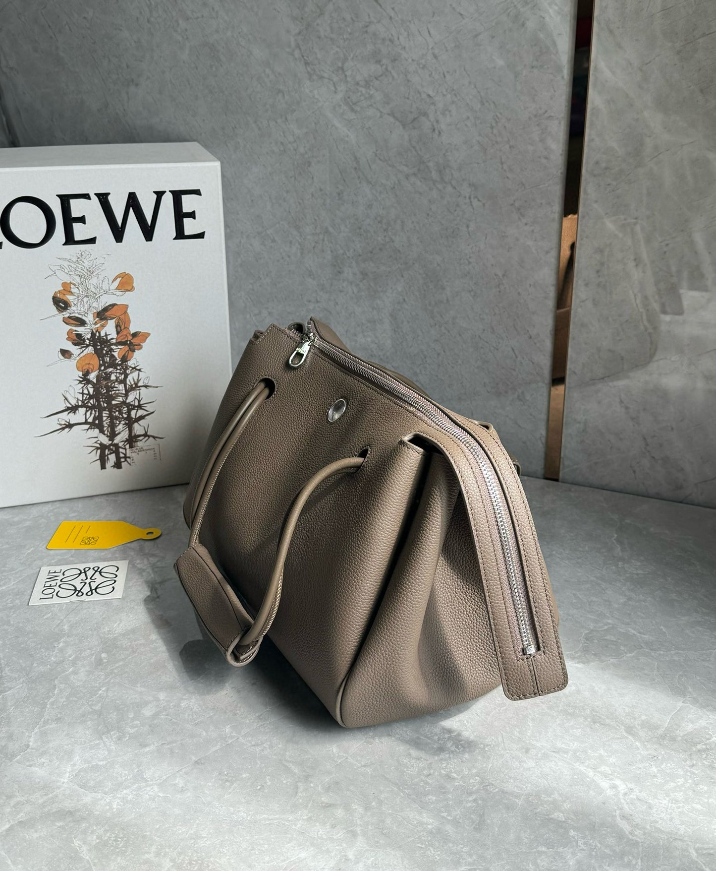 Loewe Madrid Handle Bag(23.5x10x19cm)