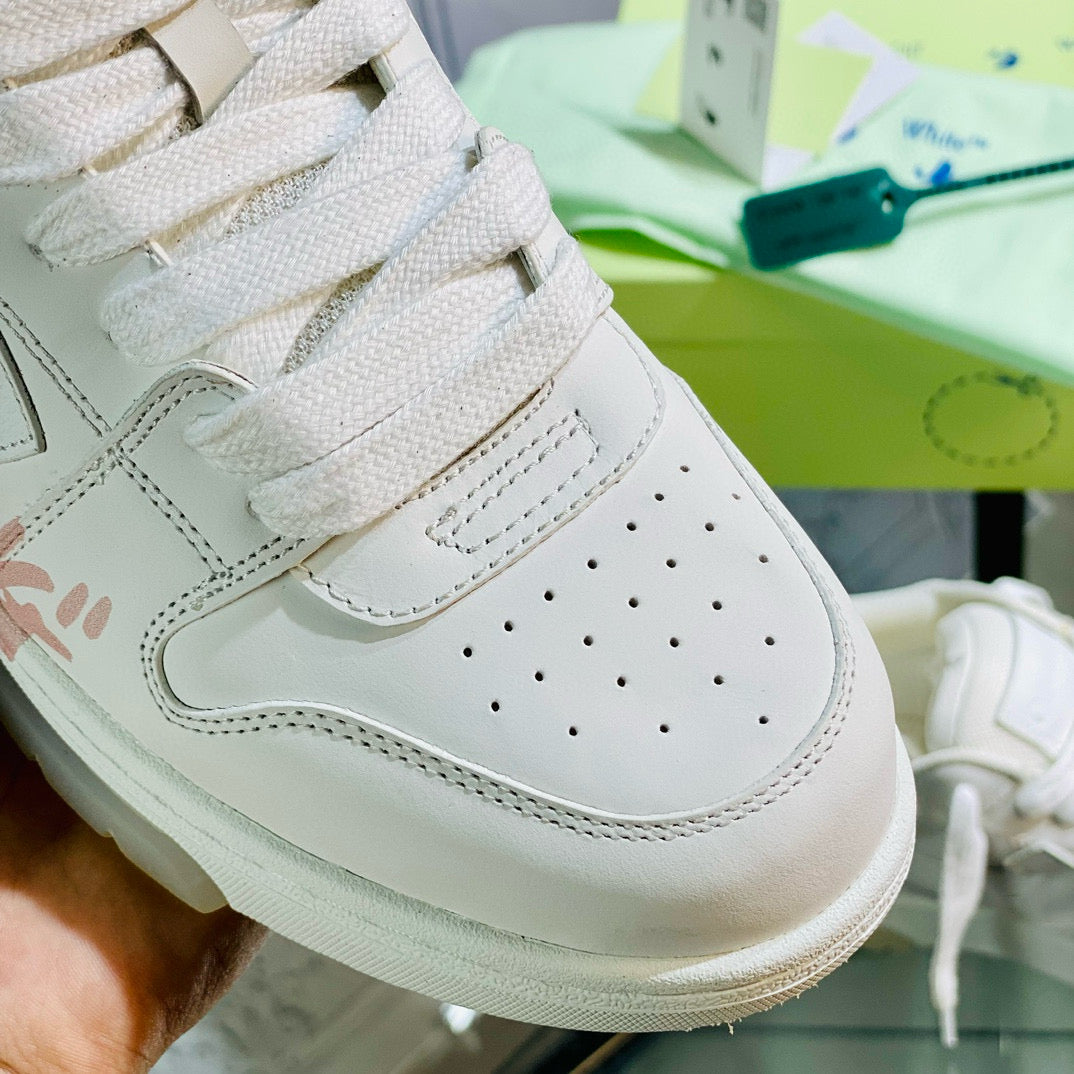 Off-White Sneaker