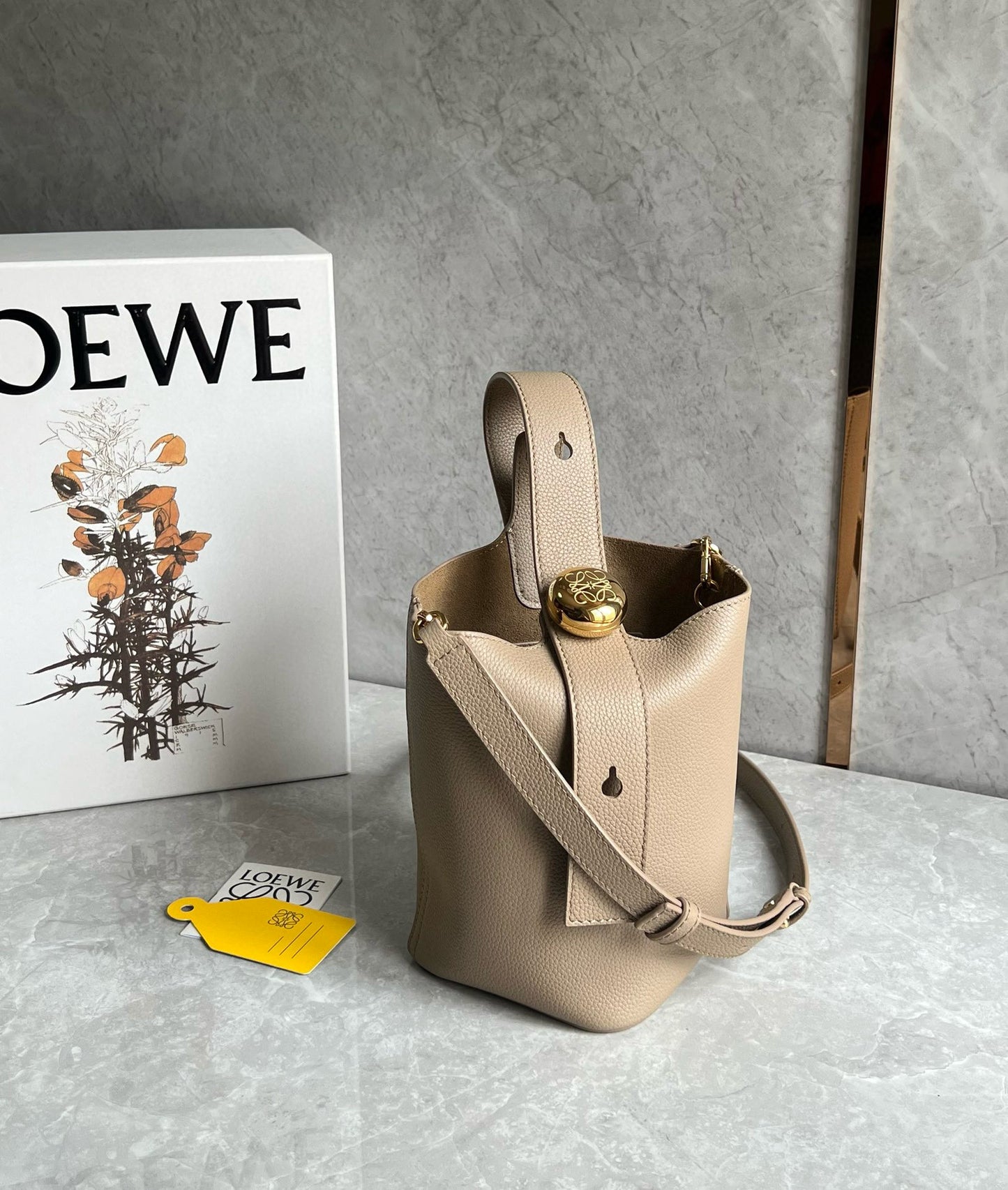Loewe Pebble Bucket Bag(16x16x19.5cm)