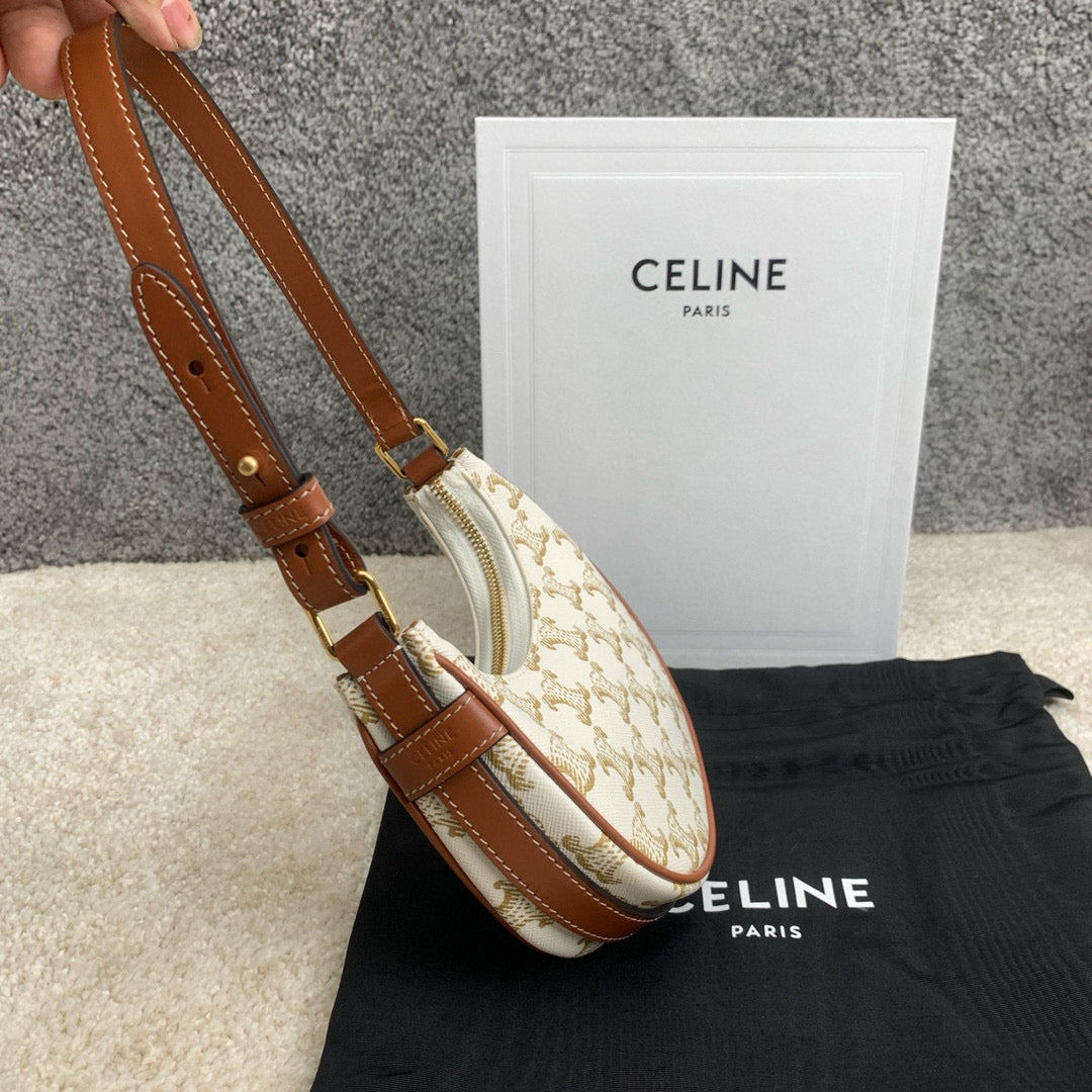 Celine Hobo