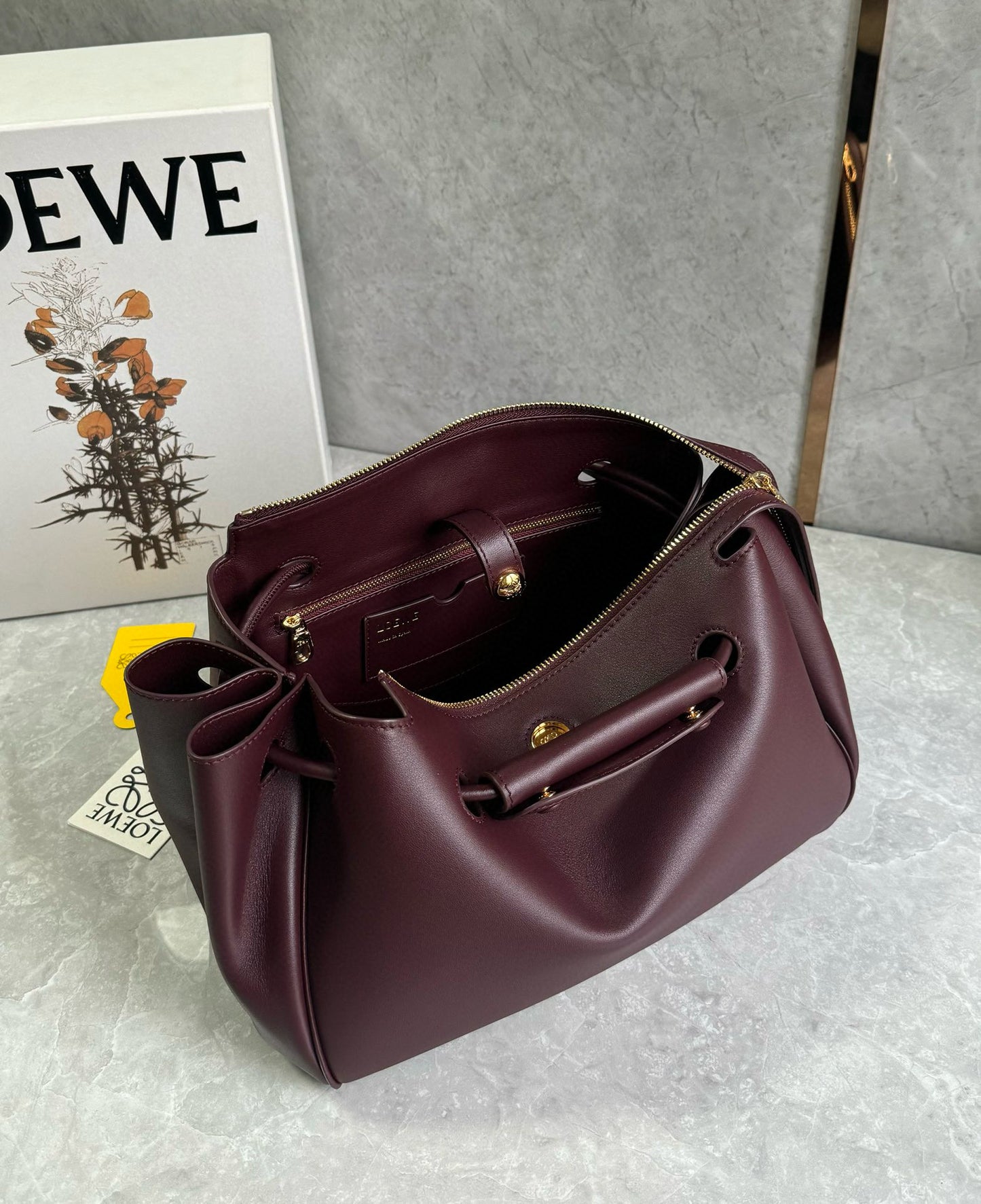 Loewe Madrid Handle Bag(28.5x11x23cm)
