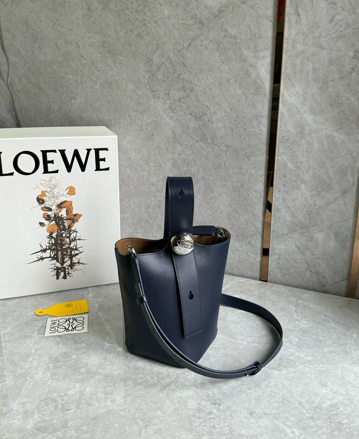 Loewe Pebble Bucket Bag(16x16x19.5cm)