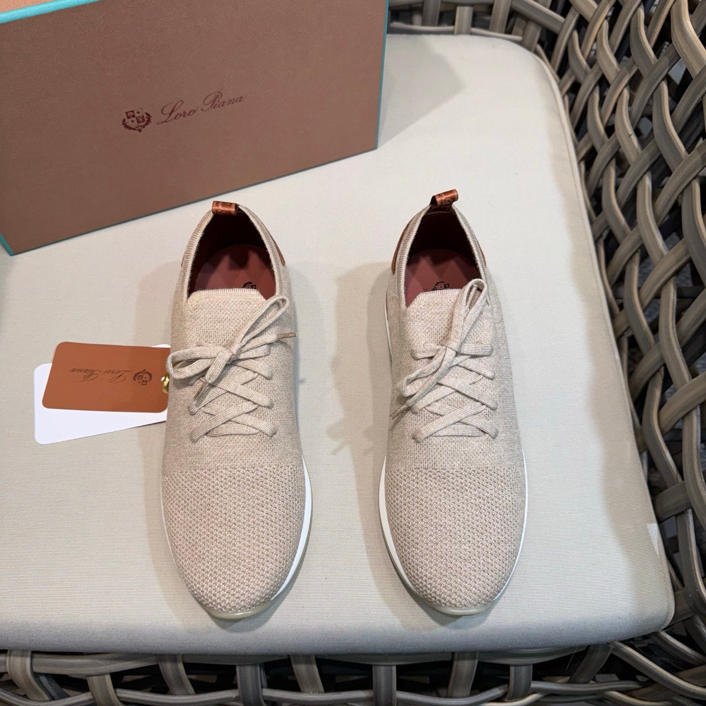 LP Sneakers