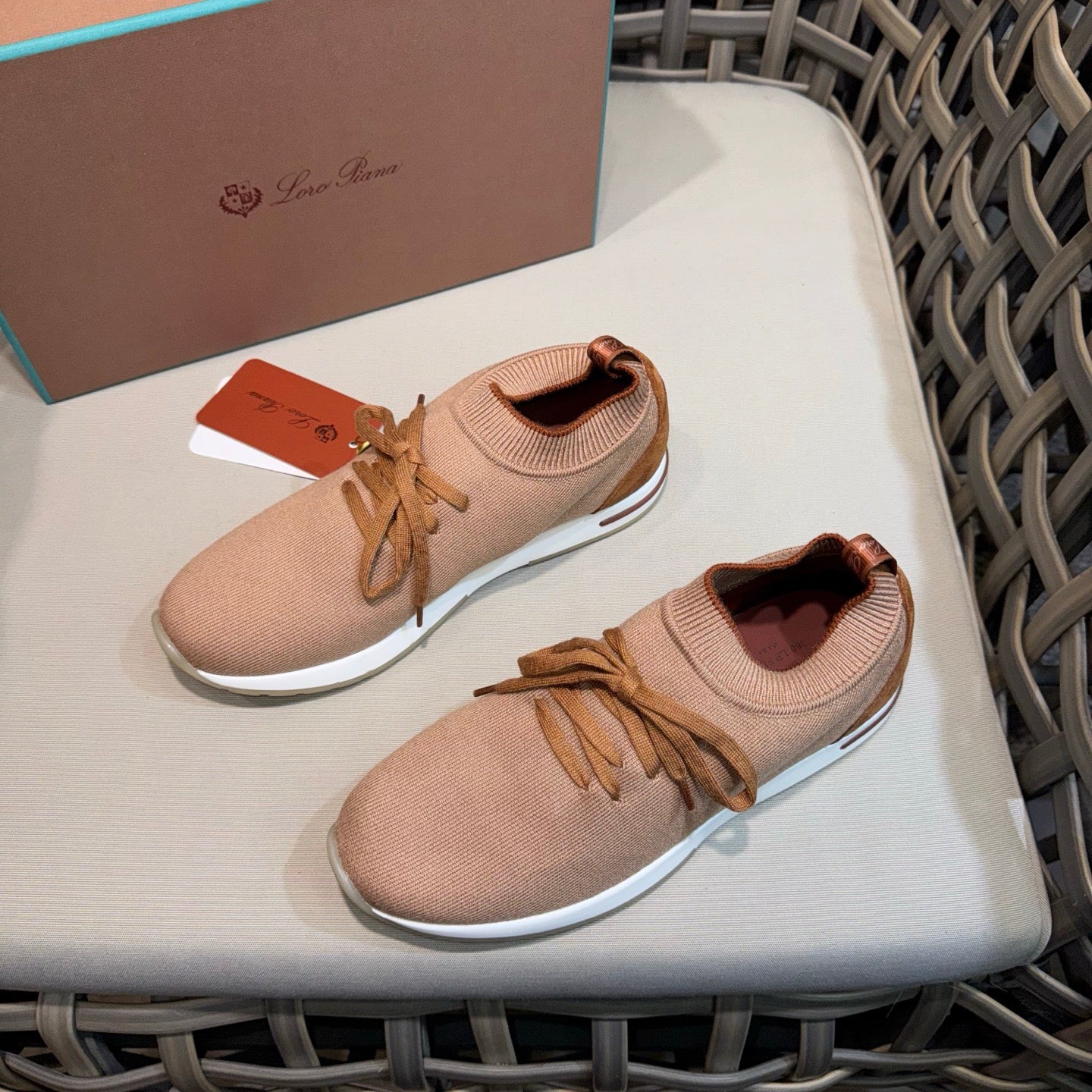 LP Sneakers