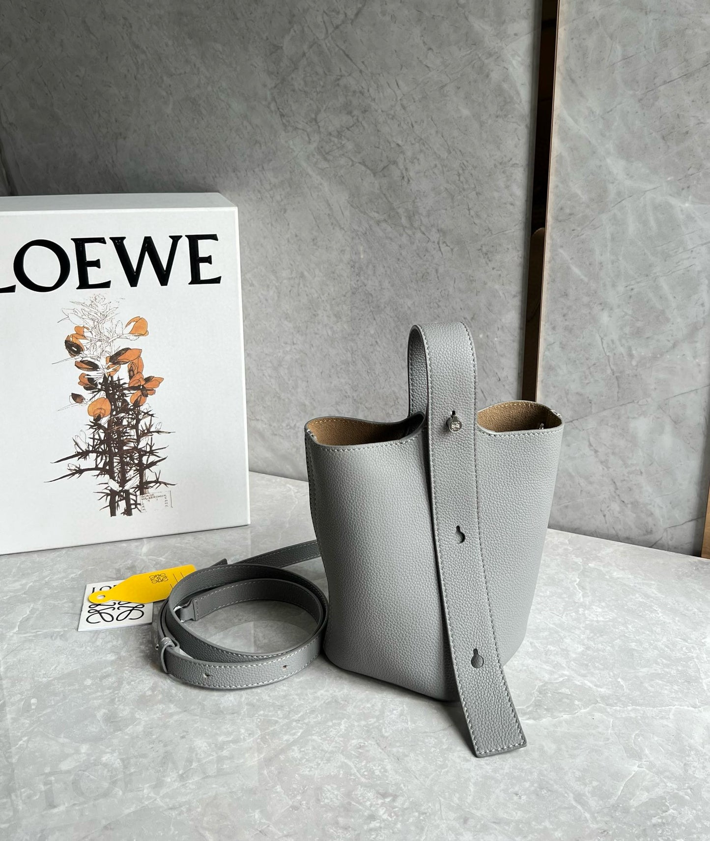 Loewe Pebble Bucket Bag(16x16x19.5cm)