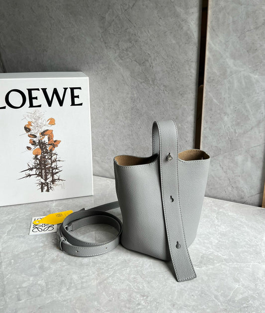 Loewe Pebble Bucket Bag(16x16x19.5cm)