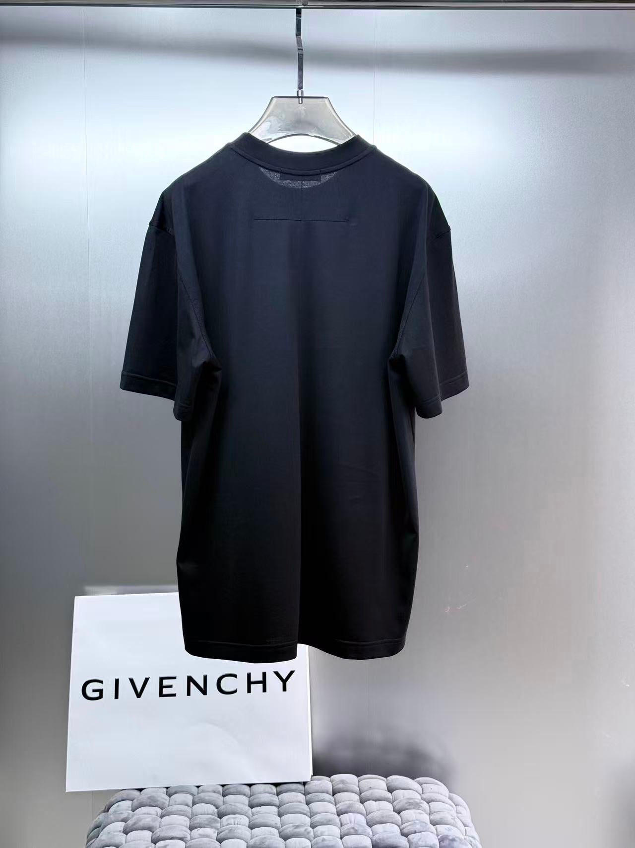 Givenchy T-Shirt