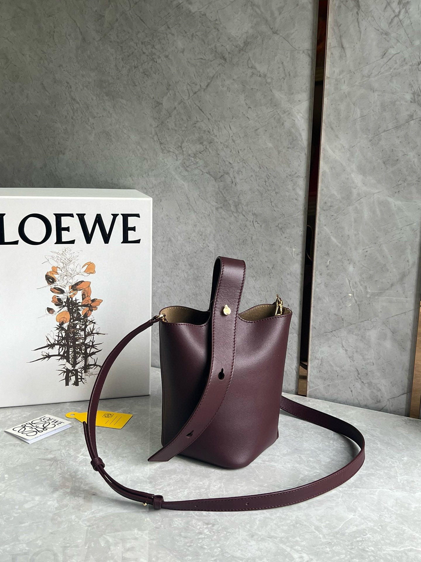Loewe Pebble Bucket Bag(16x16x19.5cm)