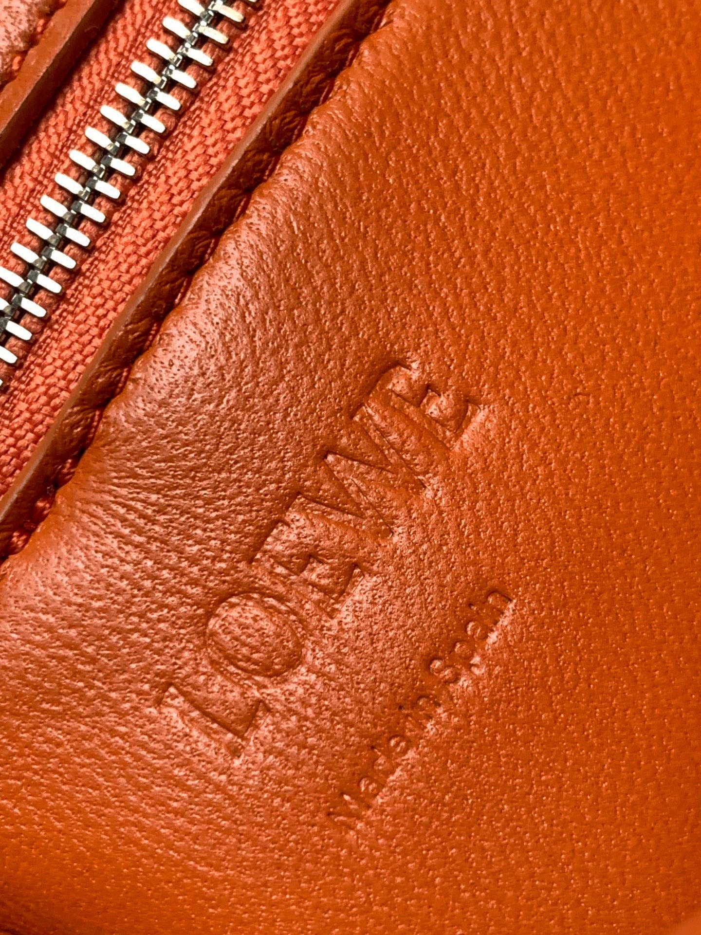 Loewe Messenger Bag 30x20.5x10CM